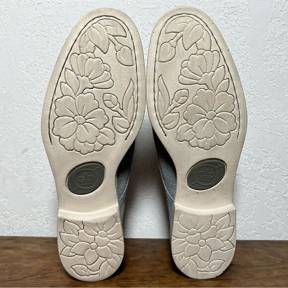 Born Passi Preforated Suede Blue Derby Shoes 7 - Picture 7 of 9